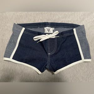 Rufskin Mustang Square Cut Short
Size: S
Color: Denim 
Fabric: Cotton/Spandex